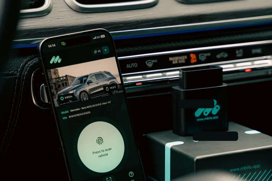 MBito Adapter und App im Mercedes Innenraum